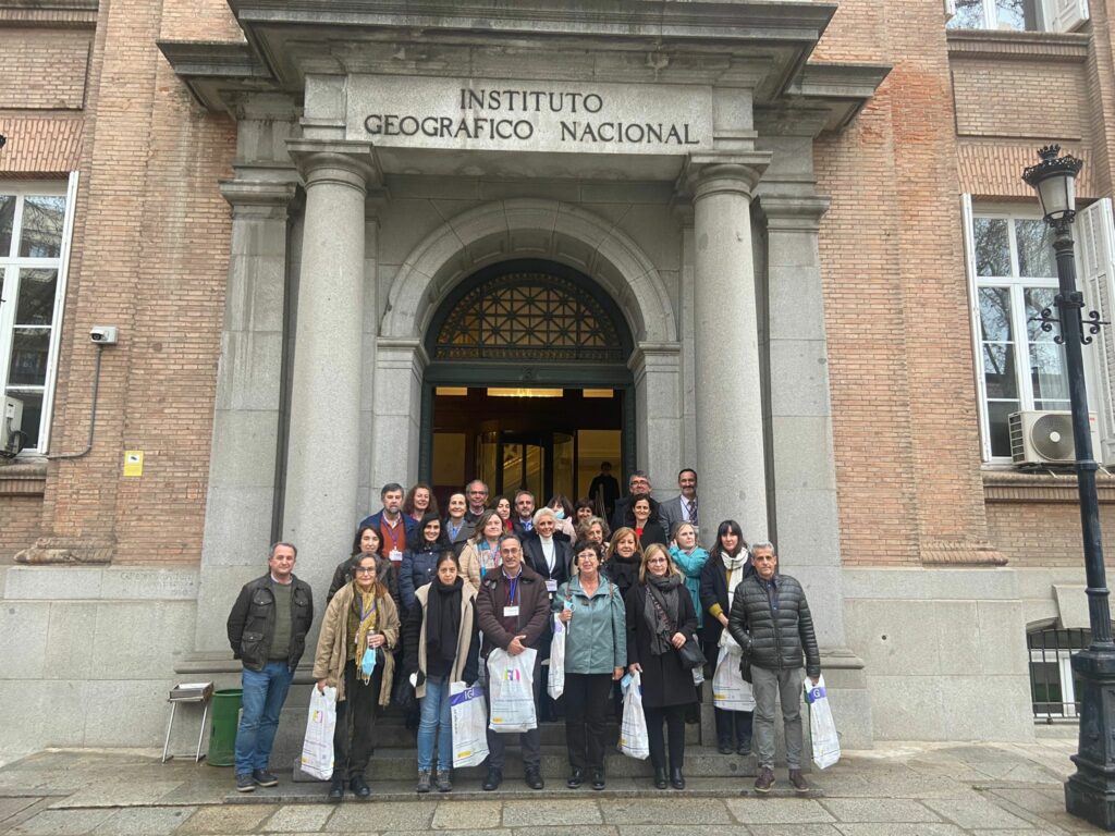 Figura 10. Foto de familia X Encuentro IBERCARTO (Madrid, 2022). Figura 10. Foto de familia X Encuentro IBERCARTO (Madrid, 2022).