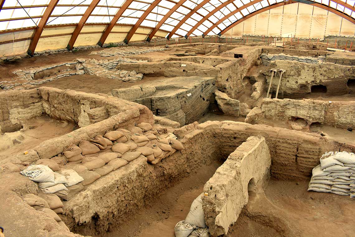 Figura 1. Excavaciones de Çatal Hüyuk en 2022. Foto: Esther Núñez. Figura 1. Excavaciones de Çatal Hüyuk en 2022. Foto: Esther Núñez.