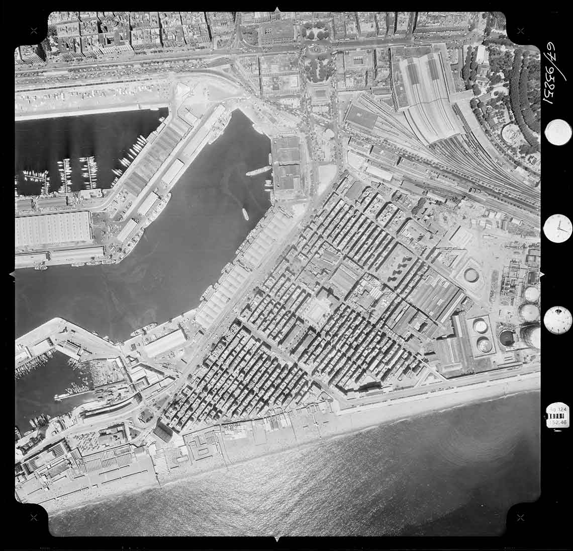 Figura 2. fotograma de 1967 del barrio de la Barceloneta de Barcelona. Figura 2. fotograma de 1967 del barrio de la Barceloneta de Barcelona.