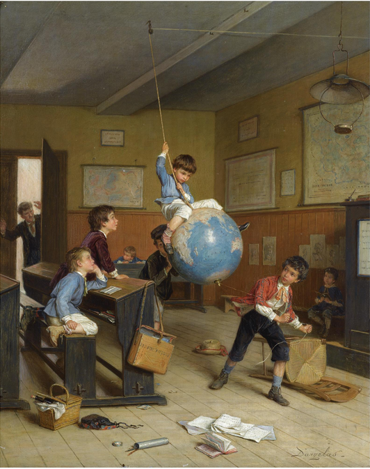 Visió general d'una aula desordenada amb un nen sobre una bola del món, tres nens mirant-se'l i un professor entrant a l'aula